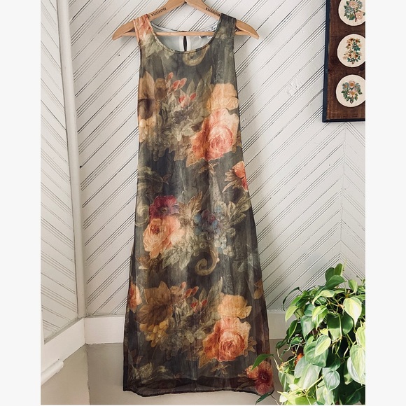 Vintage Dresses & Skirts - Whimsical Rose Print Garden Dress
